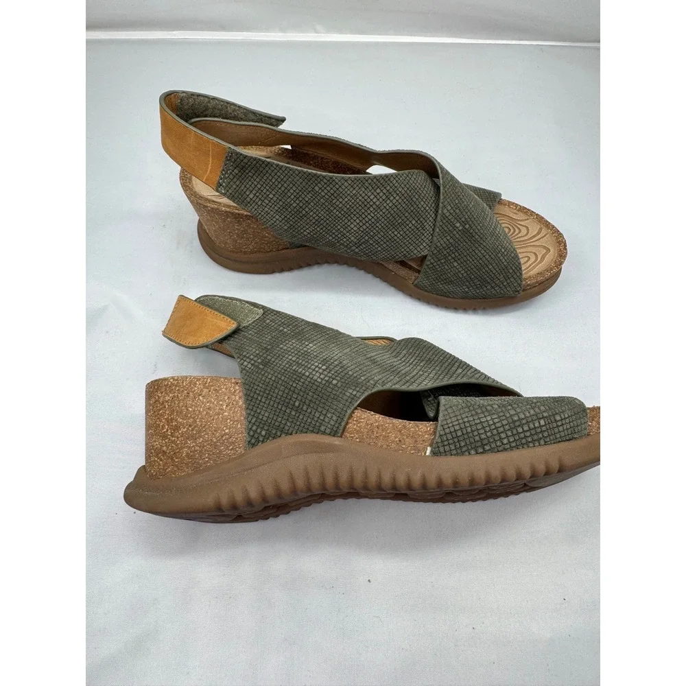 Bionica Cybele Wedge‎ Sandals Women 8.5 Green Leather Textured Boho Beach
